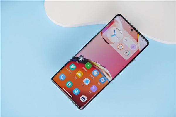 饱满如水滴！联想moto X40开箱图赏