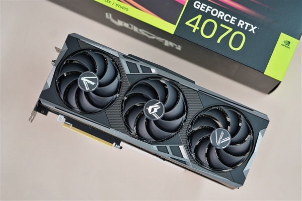独特磁吸智屏！七彩虹iGame RTX 4070 Vulcan OC显卡图赏
