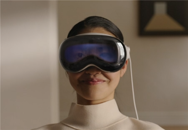 真颠覆XR!苹果Vision Pro技术、体验几乎完美 但是一根线毁所有