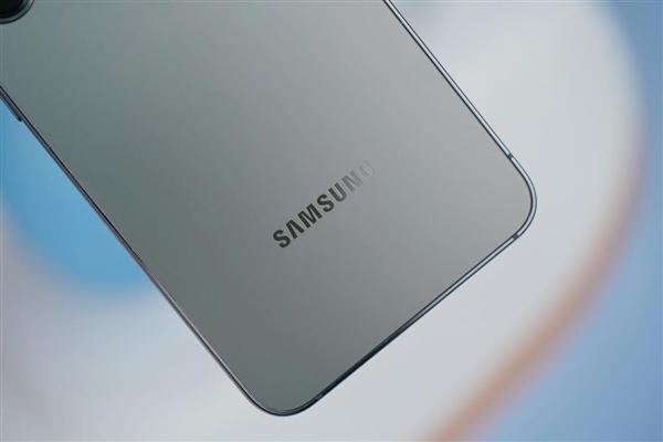 6.1英寸手感绝佳小屏!三星Galaxy S23图赏
