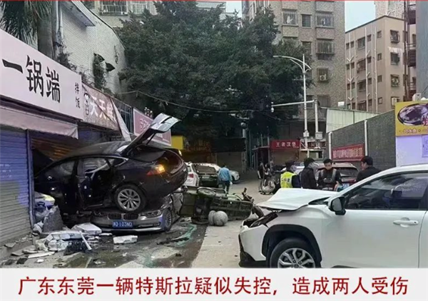 脚部记录仪成标配?特斯拉陷一周一起事故魔咒:安全底线成空谈