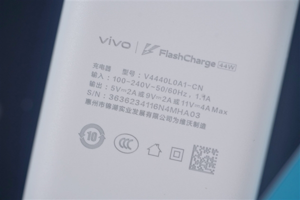 120Hz高刷+44W快充!千元新机vivo Y78 5G图赏