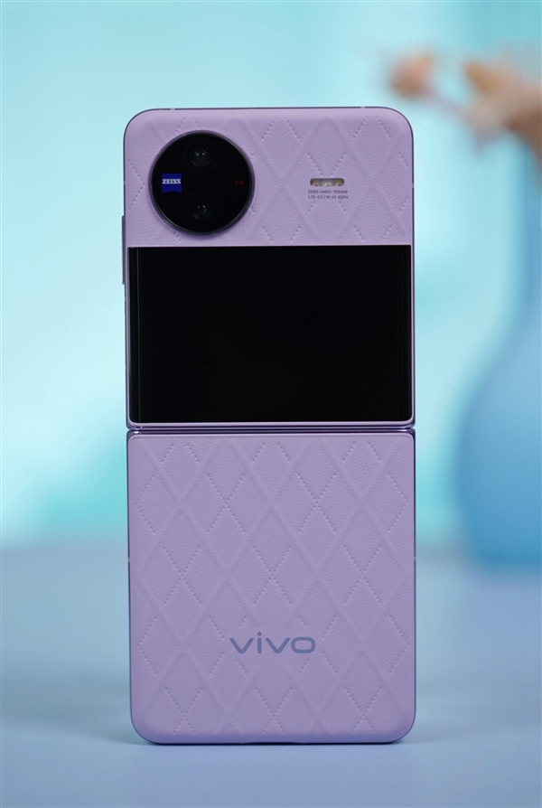 3英寸最大外屏!小折叠vivo X Flip图赏