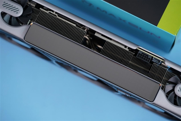 罕见5风扇设计!铭瑄RTX 4070 Ti MGG OC12G显卡图赏