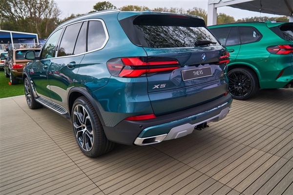 最受欢迎的豪华中大型SUV 新款宝马X5实车亮相:国产必卖爆