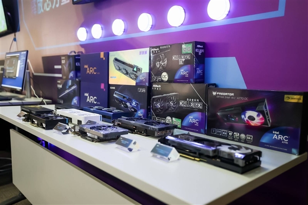 原来 Intel Arc锐炫显卡才是真正的战未来!我们需要这条“鲶鱼”