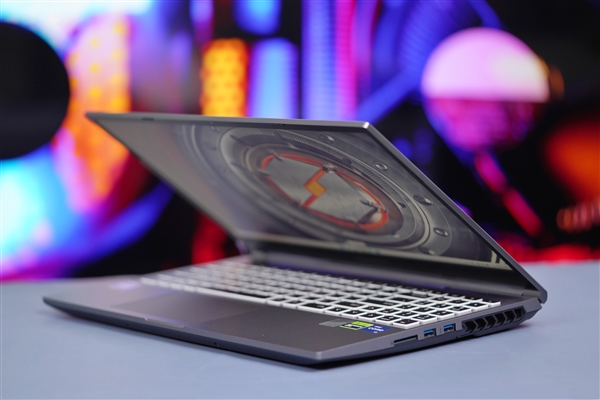 酷睿i7+RTX 4060!机械革命极光Pro游戏本图赏