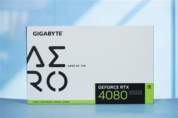 雪白机身吸睛！技嘉RTX 4080 SUPER AERO雪鹰OC显卡图赏