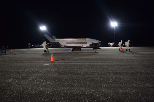 一再推迟：SpaceX猎鹰重型火箭暂停发射美国神秘空天飞机X-37B