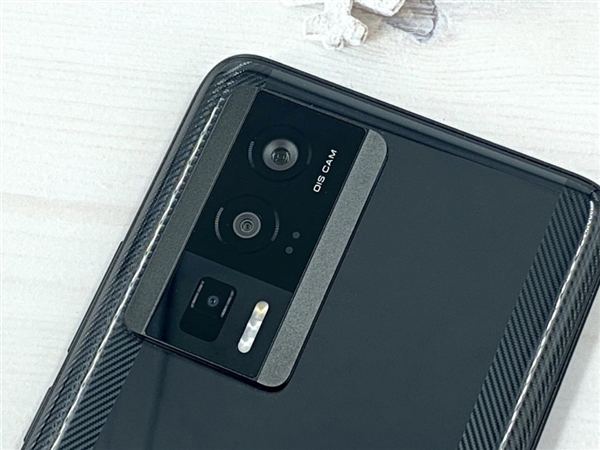 Redmi K60 Pro动手玩： 2K中国屏与狂爆性能双加持