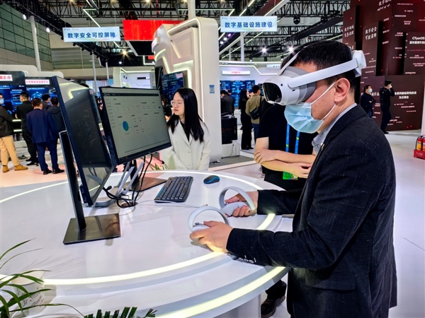 感受下真正全国产的服务器、PC！能硬 也能软