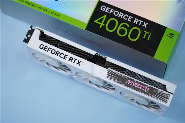 高颜值波普风！七彩虹RTX 4060 Ti Ultra W OC显卡图赏
