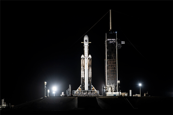 一再推迟：SpaceX猎鹰重型火箭暂停发射美国神秘空天飞机X-37B