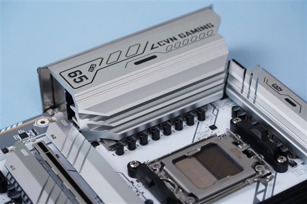 白色攒机首先!七彩虹CVN B650 GAMING FROZEN V14主板图赏