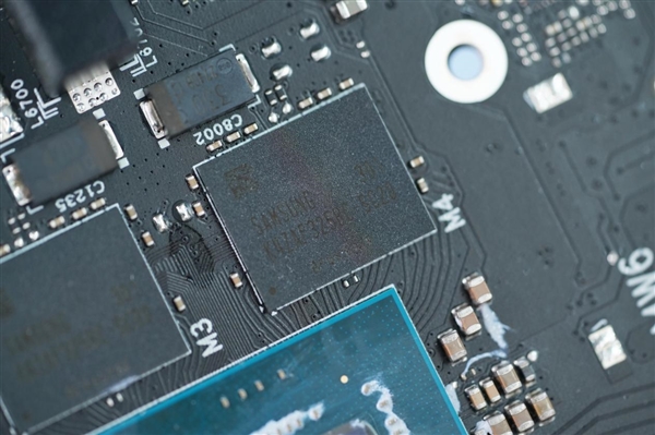 高颜值波普风！七彩虹RTX 4060 Ti Ultra W OC显卡图赏