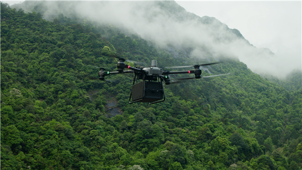 低空运载神器！大疆发布首款民用运载无人机DJI FlyCart 30：售价125000元