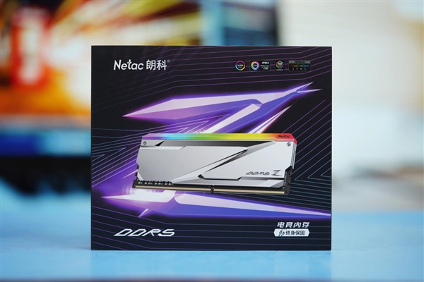 狂飙8000MHz!朗科Z RGB DDR5-8000 16GB电镀银内存图赏