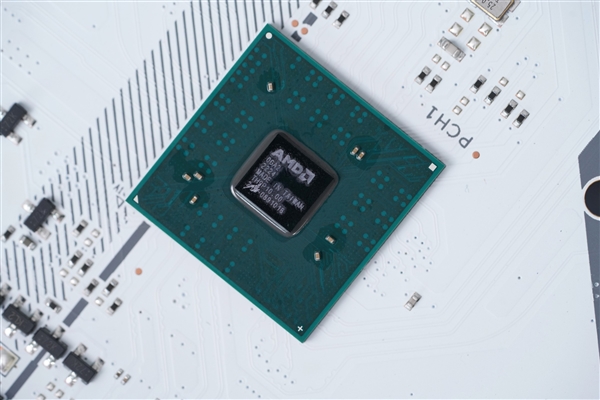 白色攒机首先!七彩虹CVN B650 GAMING FROZEN V14主板图赏