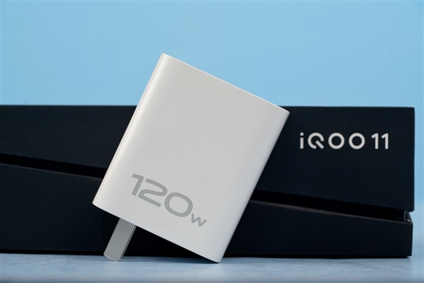 二代骁龙8双芯旗舰！iQOO 11开箱图赏