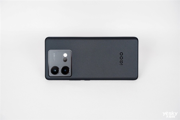 iQOO Neo8 Pro上手:天玑之王稳了