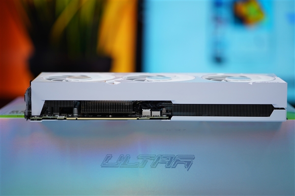 高颜值波普风！七彩虹RTX 4060 Ti Ultra W OC显卡图赏