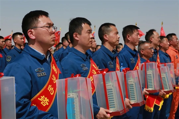 20年成功100次！中国这座卫星发射塔上 有100颗星星