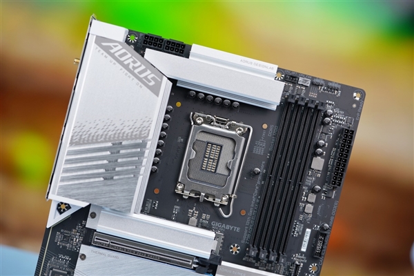 新一代小雕！技嘉Z790 AORUS ELITE AX主板图赏