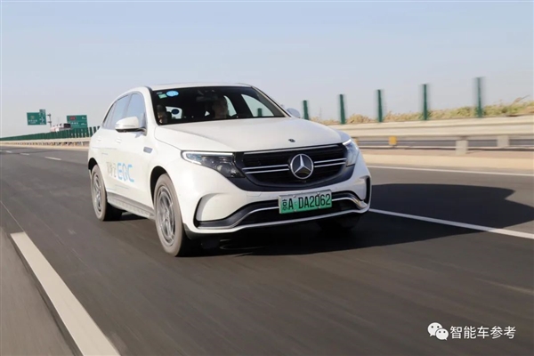 晚不晚?奔驰官宣自研OS 第一步:抖音上车!