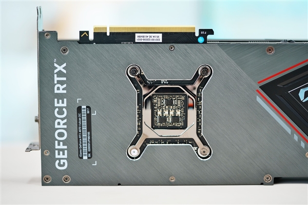 独特磁吸智屏！七彩虹iGame RTX 4070 Vulcan OC显卡图赏