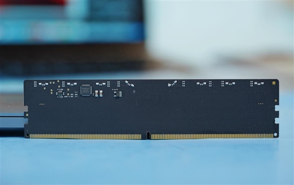 狂飙8000MHz!朗科Z RGB DDR5-8000 16GB电镀银内存图赏