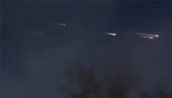 神秘光点划过美国加州夜空 专家:或为日本太空垃圾