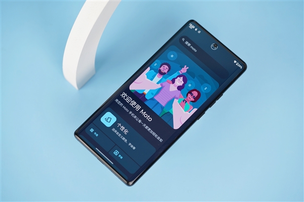 饱满如水滴！联想moto X40开箱图赏
