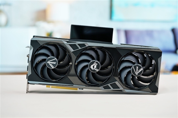 独特磁吸智屏！七彩虹iGame RTX 4070 Vulcan OC显卡图赏