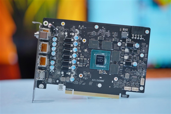 高颜值波普风！七彩虹RTX 4060 Ti Ultra W OC显卡图赏