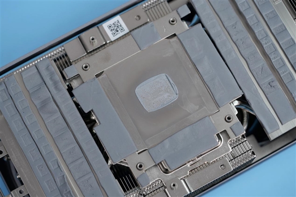 罕见5风扇设计!铭瑄RTX 4070 Ti MGG OC12G显卡图赏