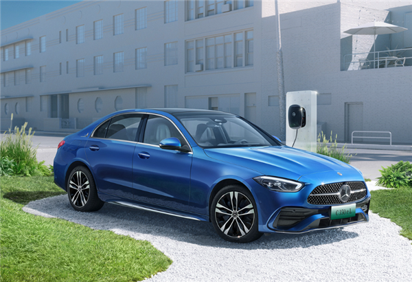 这才是C级该有的样子 全新奔驰C 350 eL上市 2.0T+插混 售价40.56万元