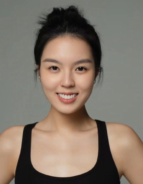 网曝李咏女儿法图麦将作为演员出道：精通五种语言的学霸