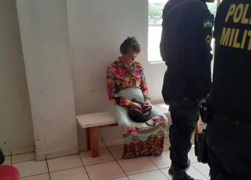 最邪门的作弊方法！印度老哥假扮女友参加考试，结果当场被抓
