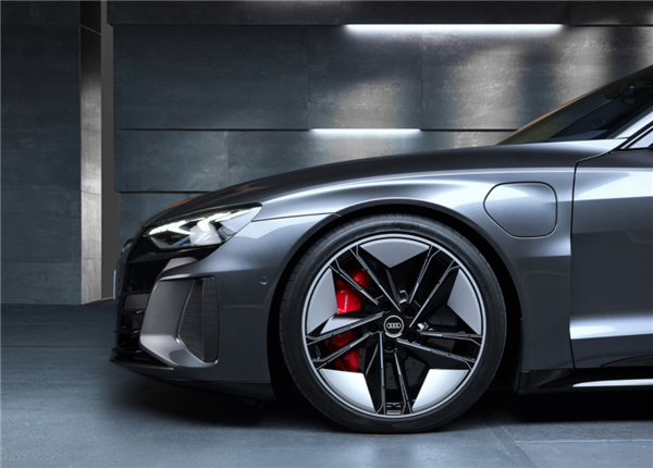 豪车玩不转纯电？奥迪RS e-tron GT狂降22万：老车主可获补贴