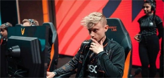 Uzi老对手官宣转型!LOL“欧成”Rekkles改打辅助