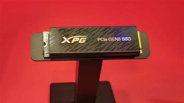 再见了 烦人的风扇!PCIe 5.0 SSD主控第一次上7nm