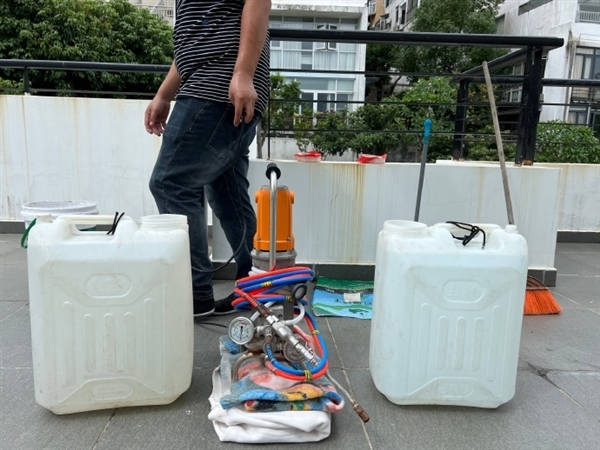 网上请人上门维修咋被套路了?补漏注胶30斤:要价3600元