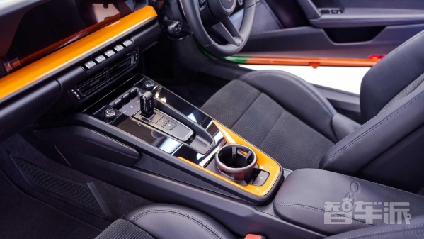 致敬葫芦娃?保时捷911 Carrera GTS泰国特别版官图发布