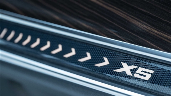 最受欢迎的豪华中大型SUV 新款宝马X5实车亮相:国产必卖爆