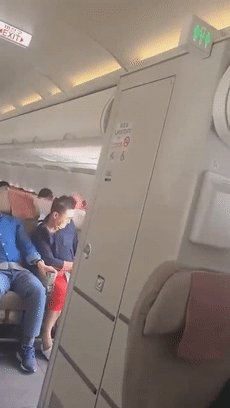 韩国老哥200米高空强开飞机舱门:类似的狠人还真不少!