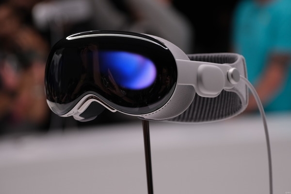 苹果MR眼镜Vision Pro成本曝光:1500美元 屏幕占一半