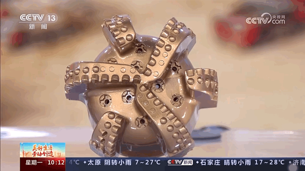 西北沙漠下 我国发现4个亿吨级油气区！近1万米亚洲最深