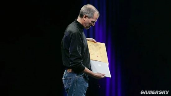 MacBook Air迎15岁生日 首次亮相由乔布斯从信封取出