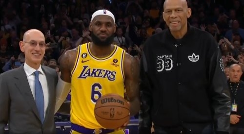 詹姆斯成为NBA历史得分王！贾巴尔亲临见证奇迹