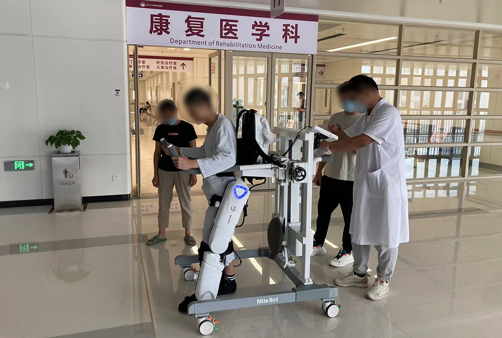 国际脊髓损伤日：穿上外骨骼机器人，站立行走不是梦(图2)